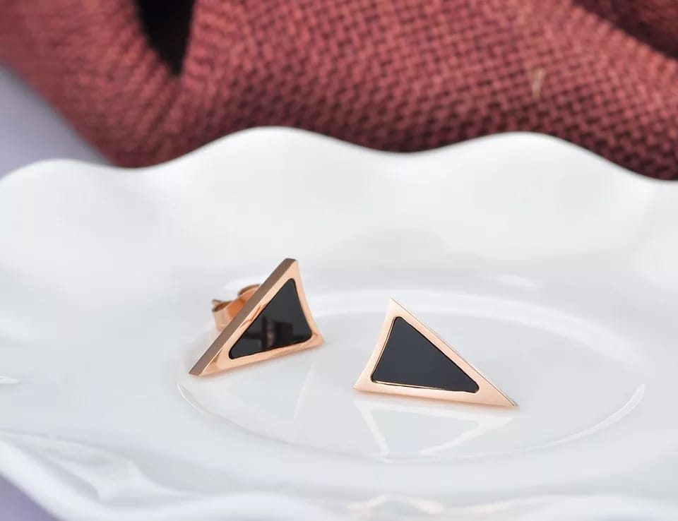 CERCEI TRIUNGHI (3) Earrings – Electric Triangle
