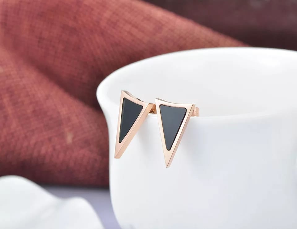 CERCEI TRIUNGHI (4) Earrings – Electric Triangle