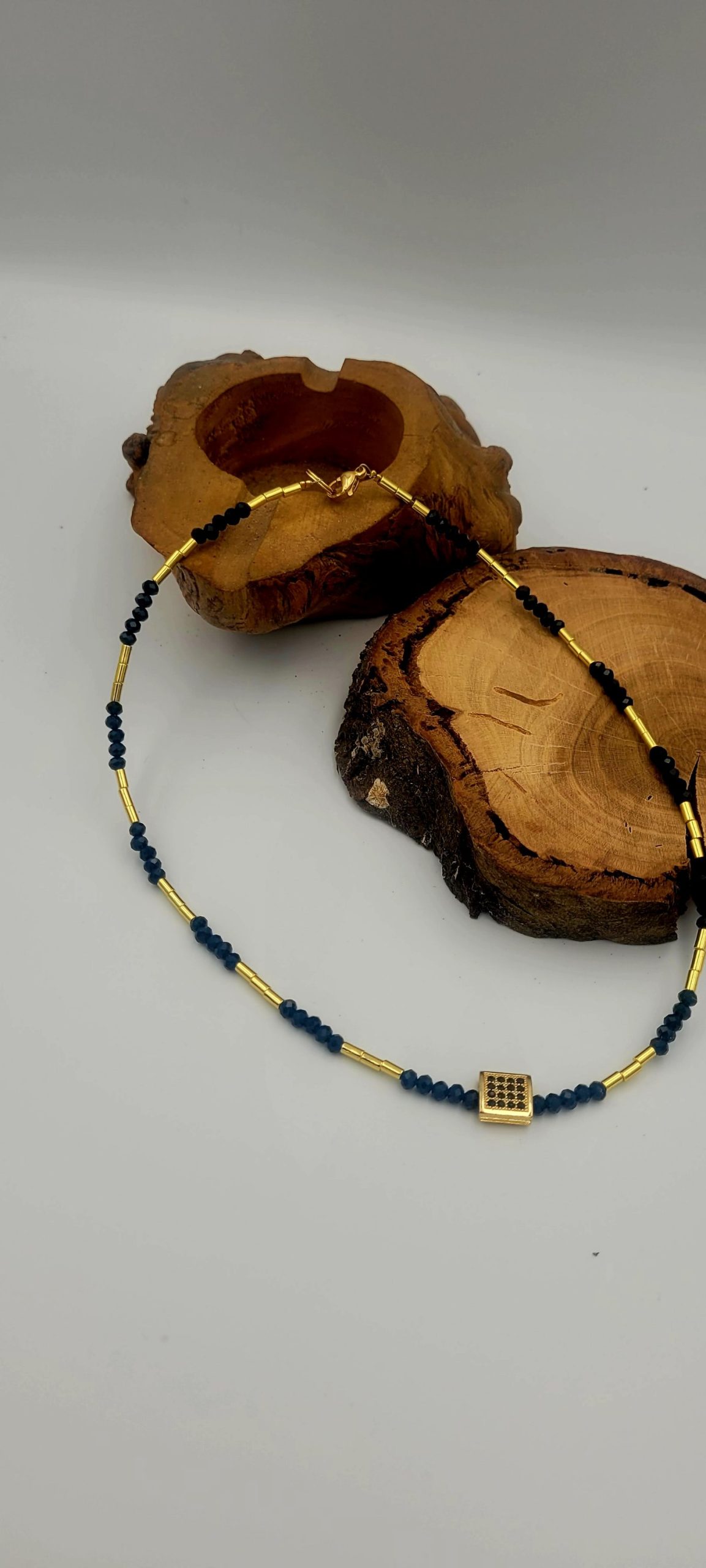 1000015971-scaled.jpg Choker elegant – Powerful Woman